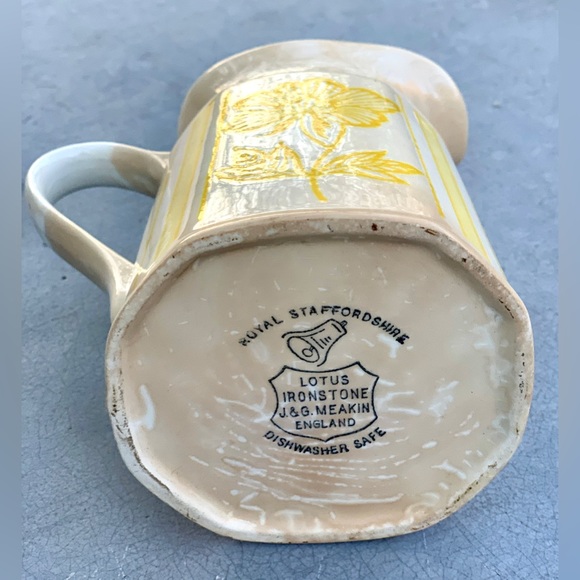 Vintage Discontinued Royal Staffordshire J & G Meakin Yellow Lotus Creamer Jug - Picture 9 of 16